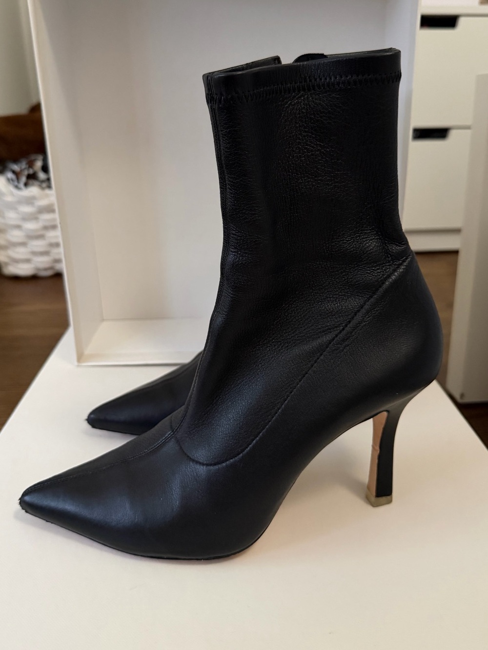 Minimalist Black Pointed-Heel Ankle Boot